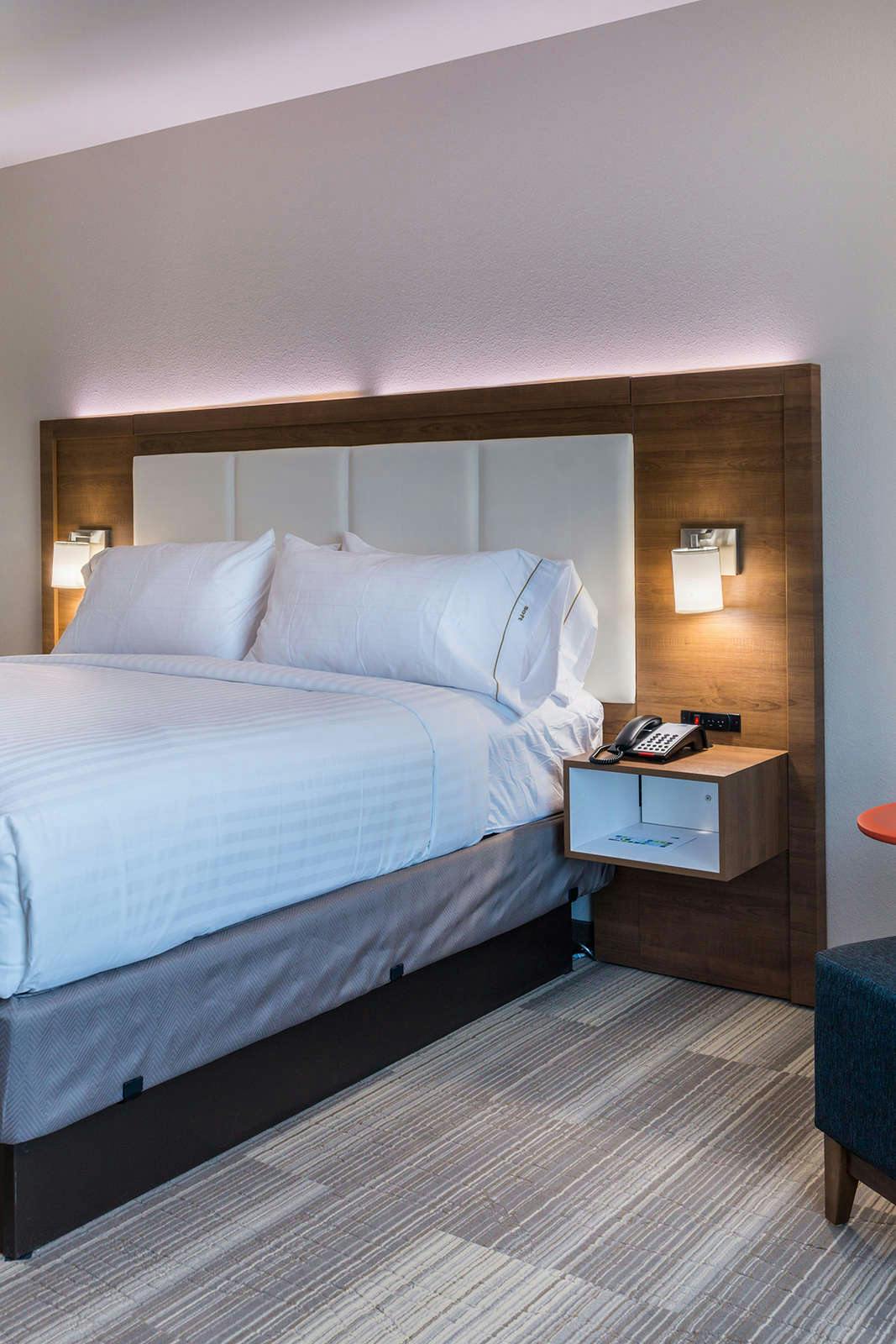 Hotel Holiday Inn Express & Suites Fort Worth West photo 1