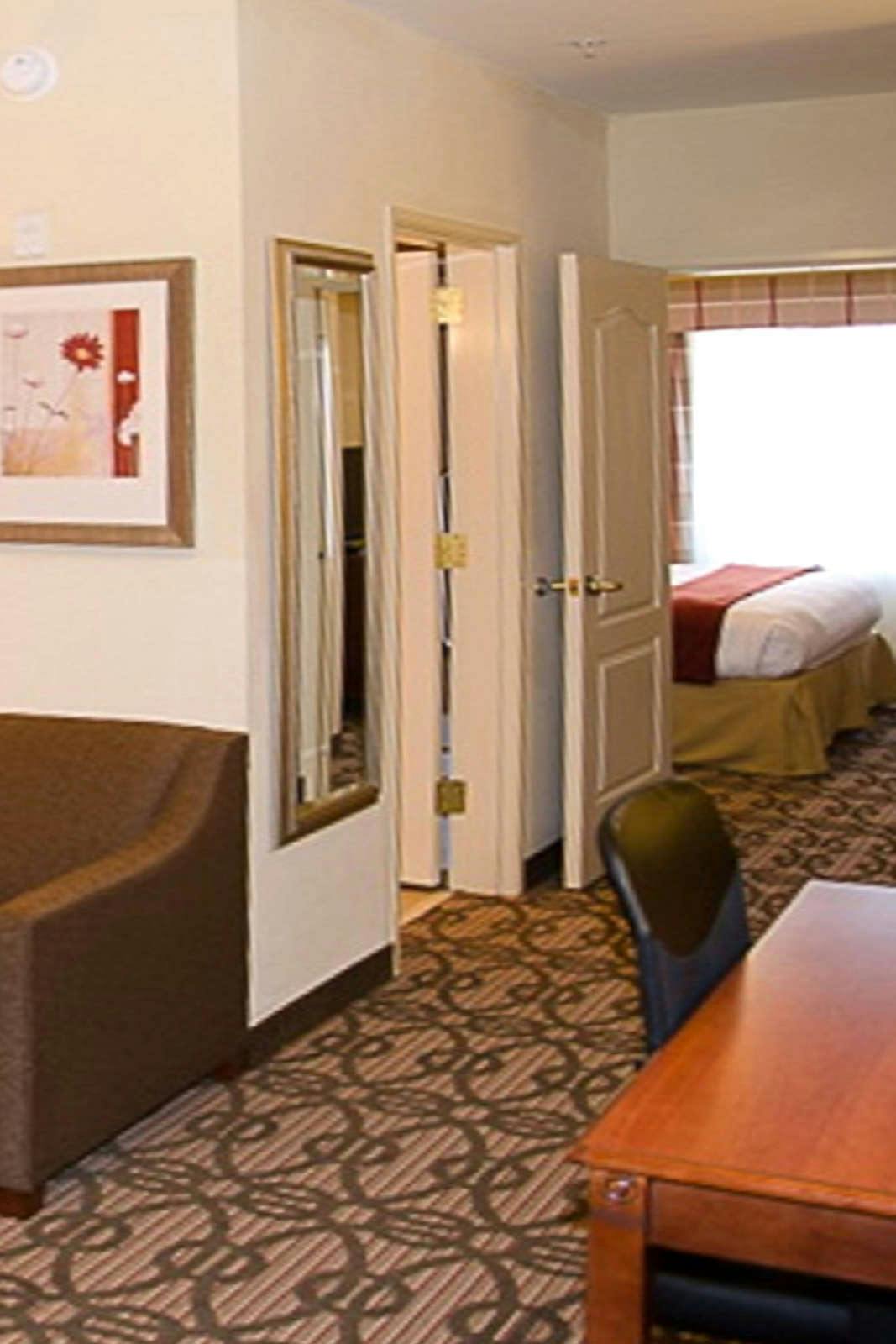 Hotel Holiday Inn Express & Suites Lagrange photo 5
