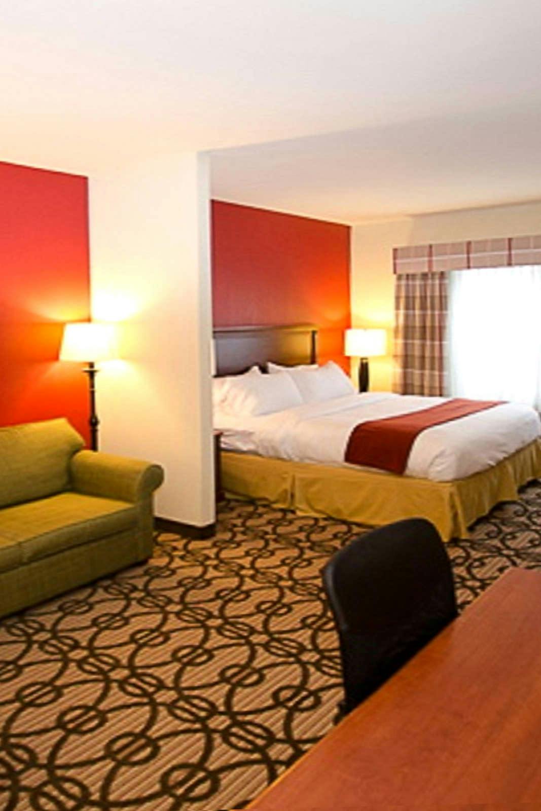 Hotel Holiday Inn Express & Suites Lagrange photo 3