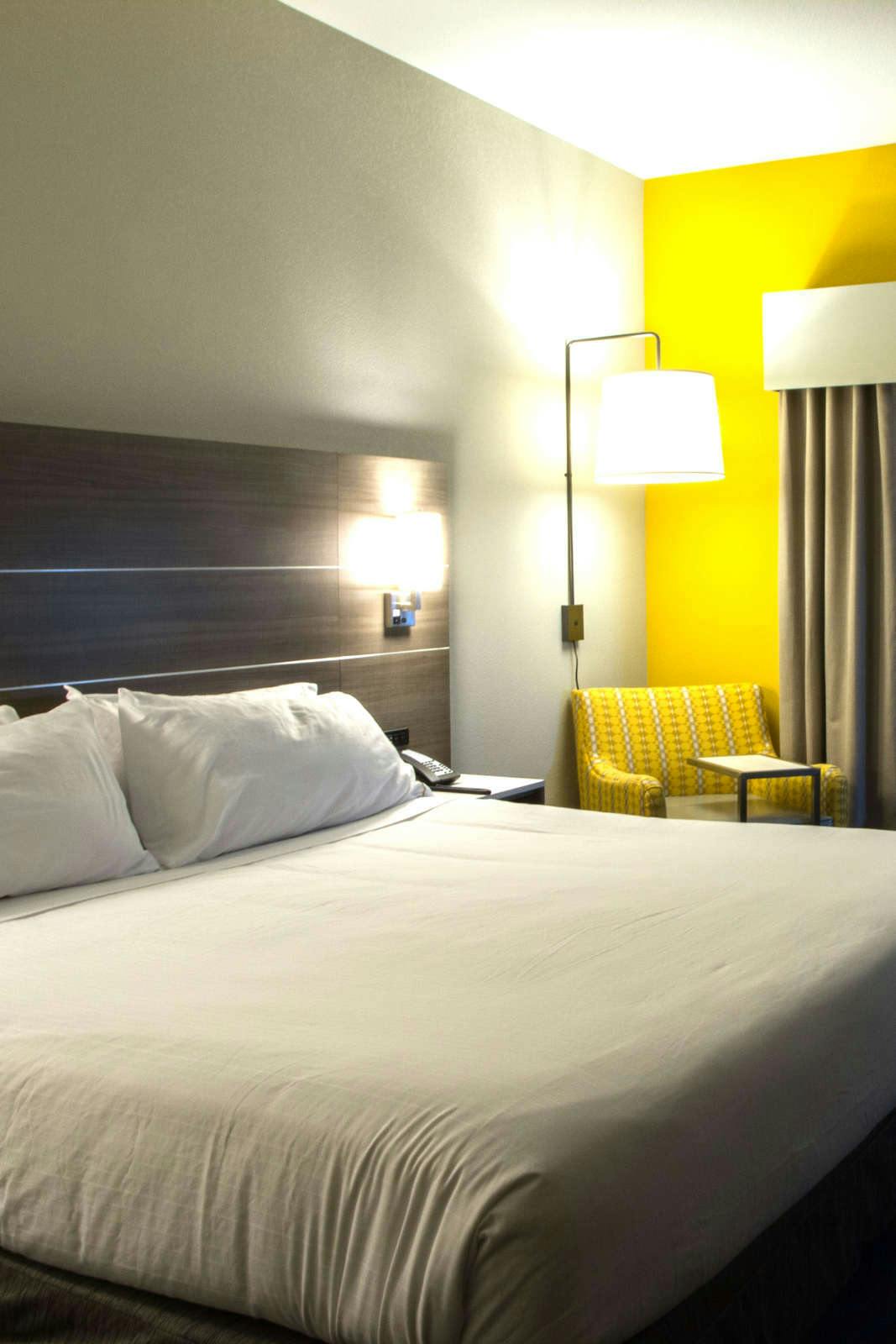 Hotel Holiday Inn Express & Suites Litchfield West photo 1