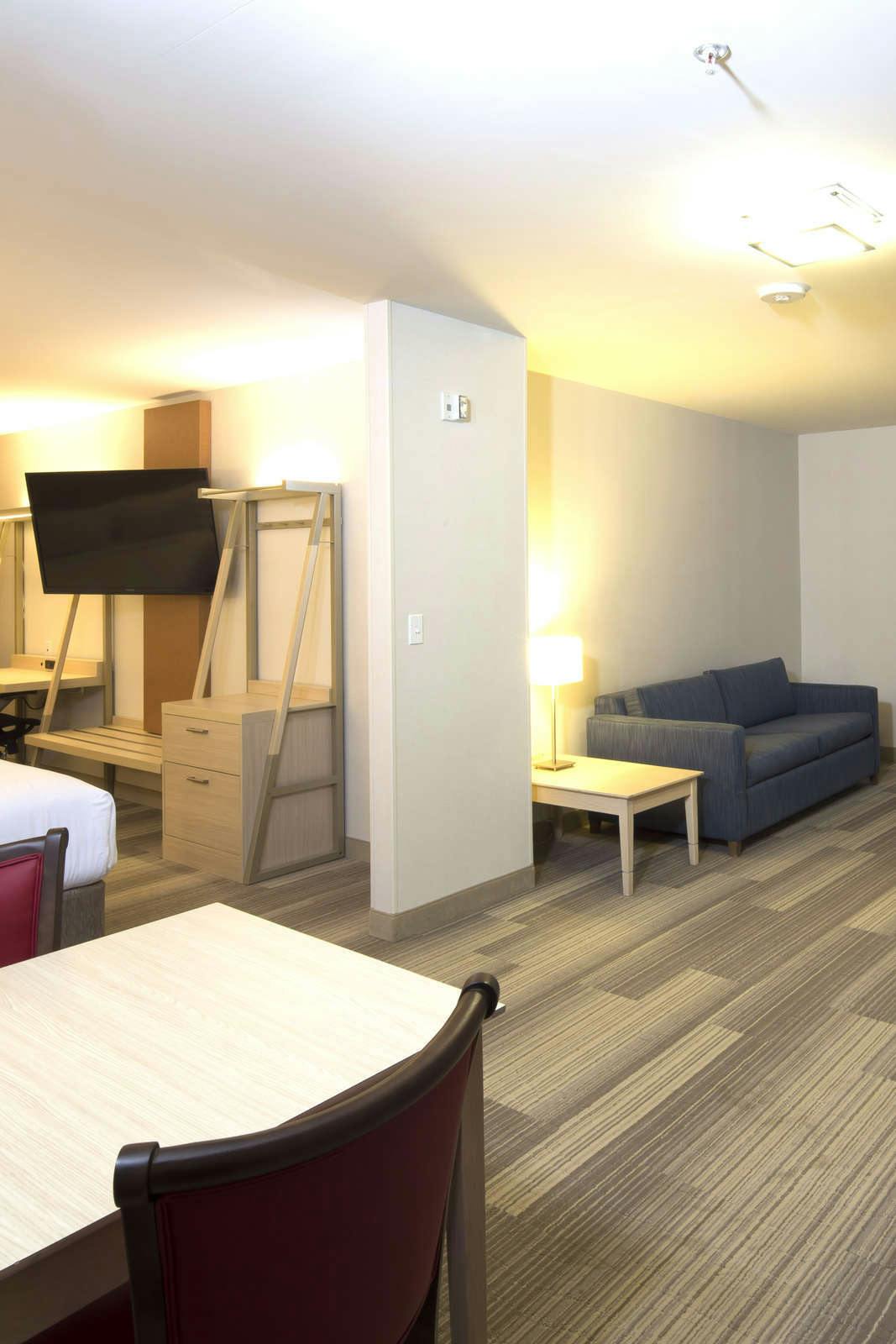 Hotel Holiday Inn Express & Suites Monroe photo 5