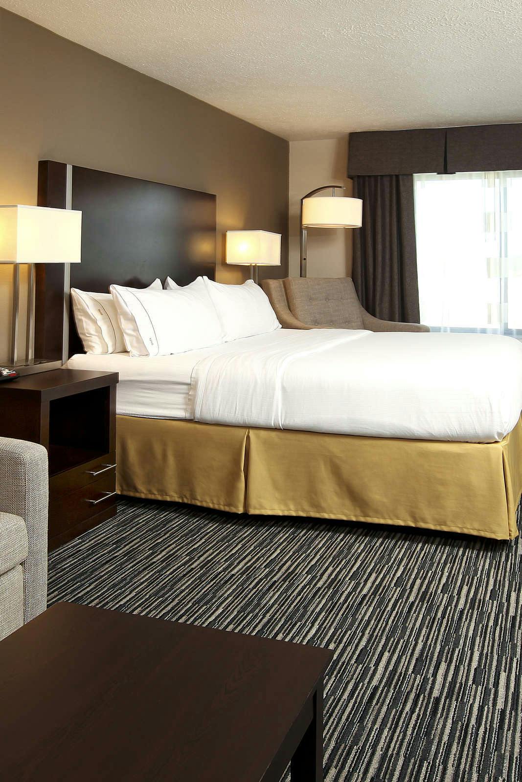 Hotel Holiday Inn Express & Suites Omaha South Ralston Arena photo 2