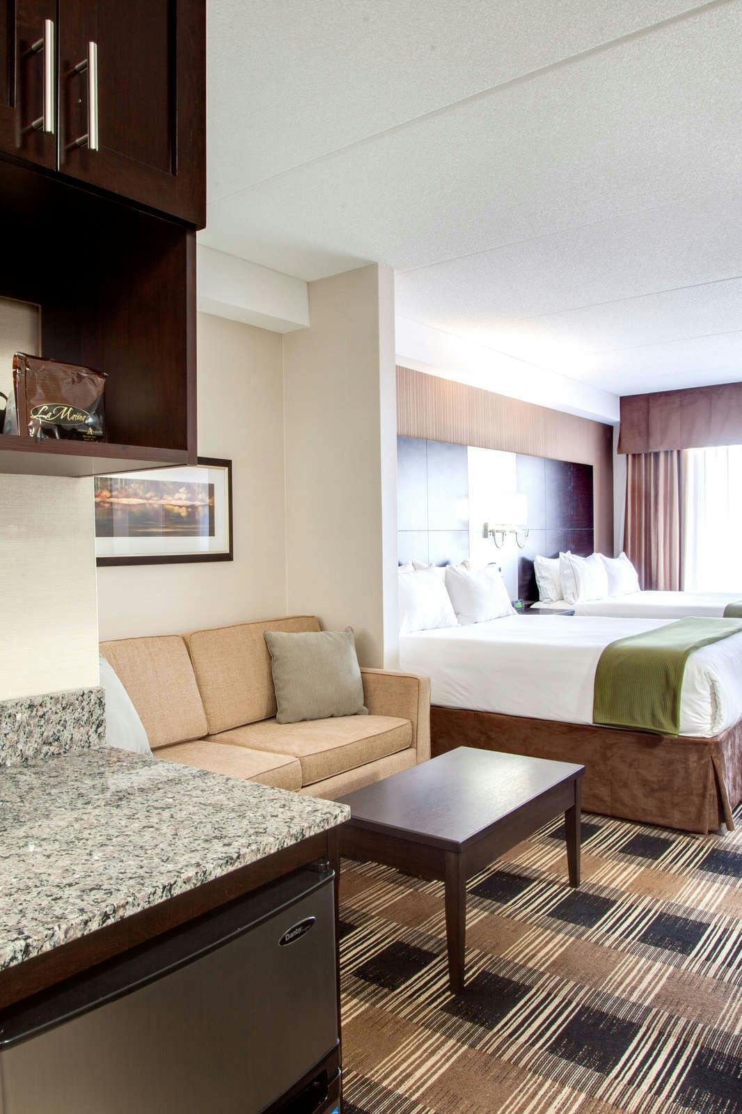 Hotel Holiday Inn Express & Suites Ottawa East Orleans photo 5