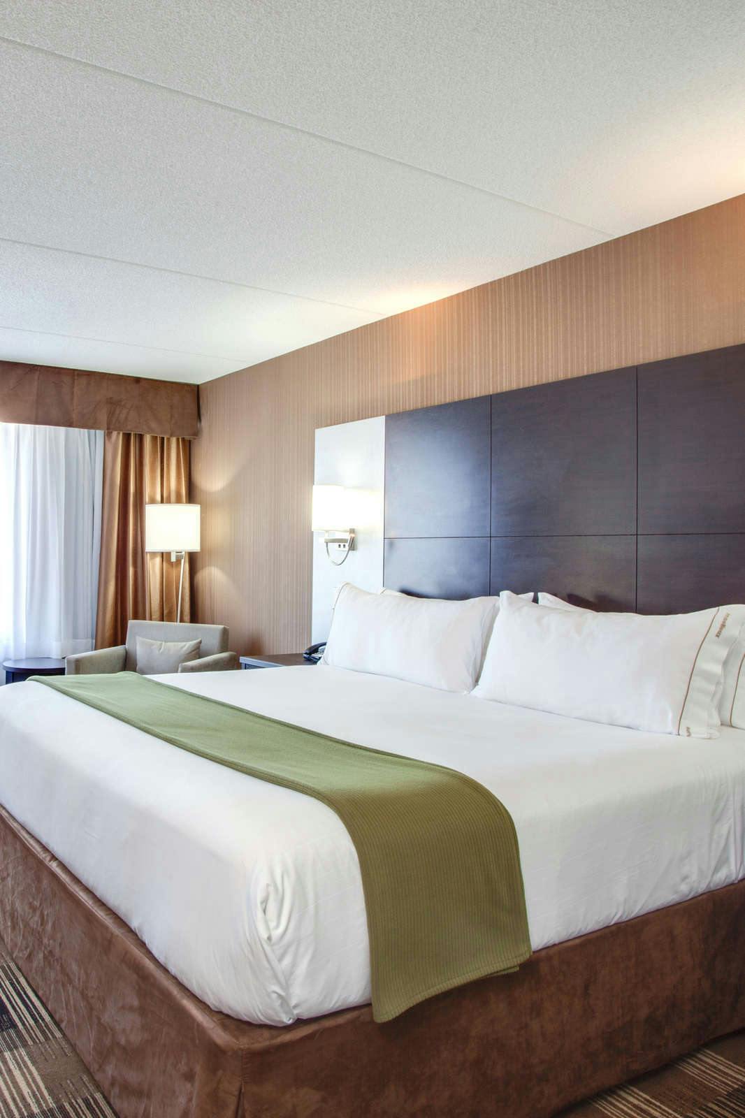 Hotel Holiday Inn Express & Suites Ottawa East Orleans photo 2