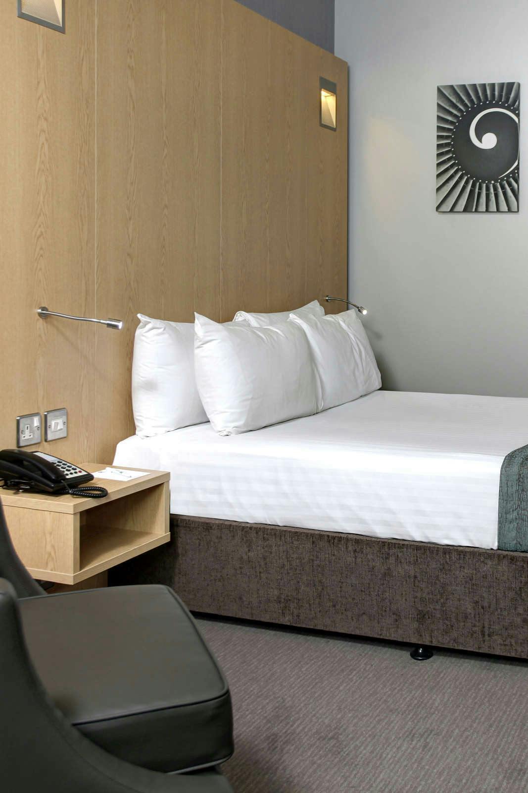 Hotel Holiday Inn London Luton Airport photo 5