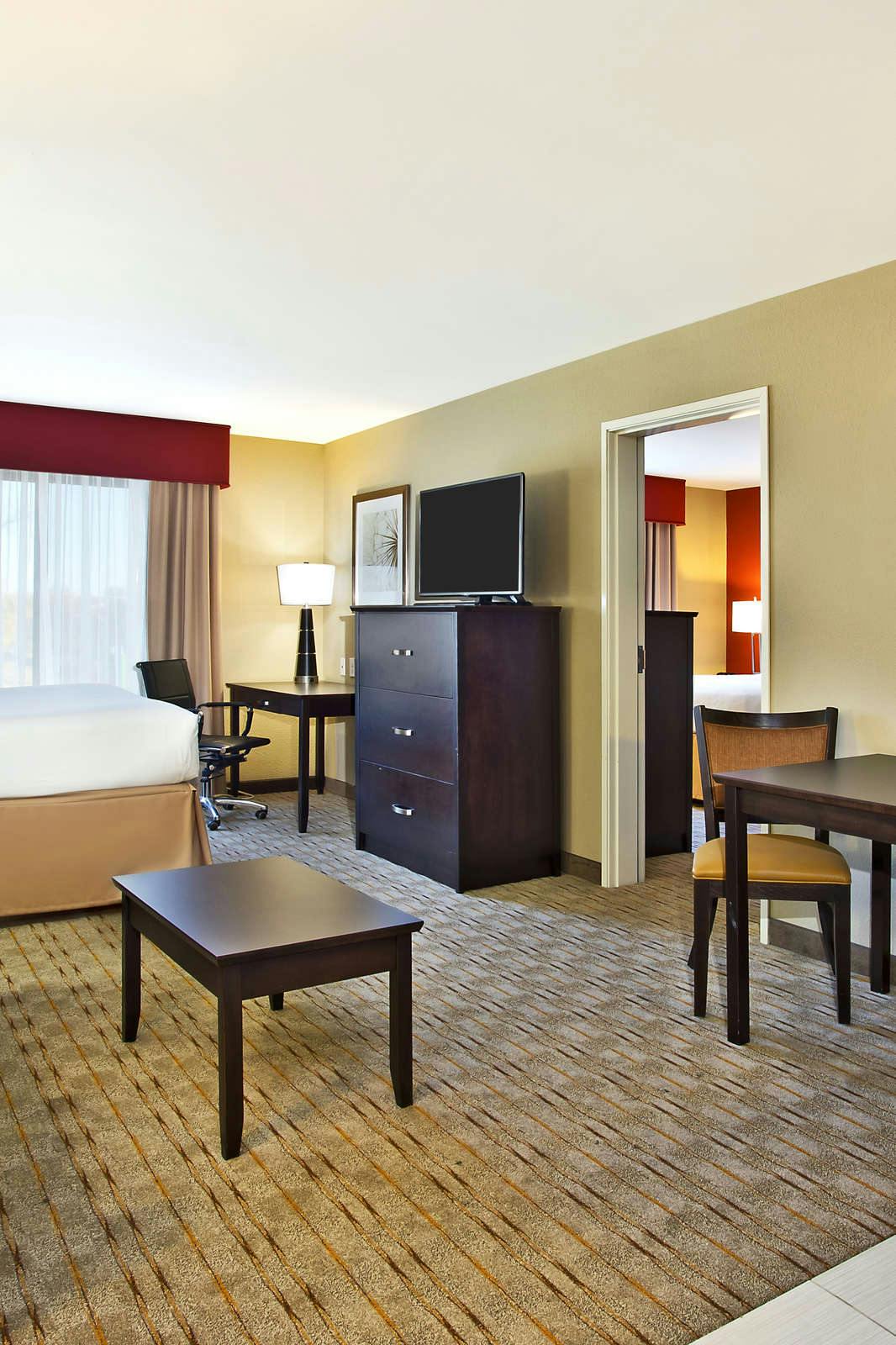 Hotel Holiday Inn Express & Suites Springfield Dayton Area photo 5