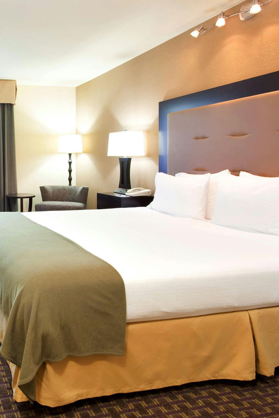 Hotel Holiday Inn Express Union City photo 2