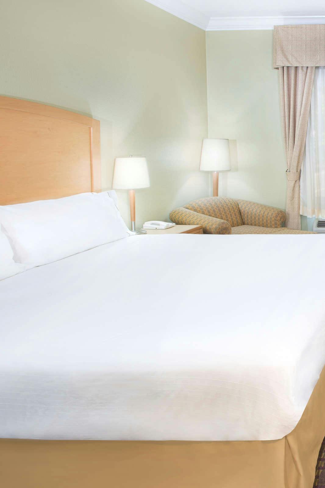 Hotel Holiday Inn Express Hotel & Suites Vacaville photo 5