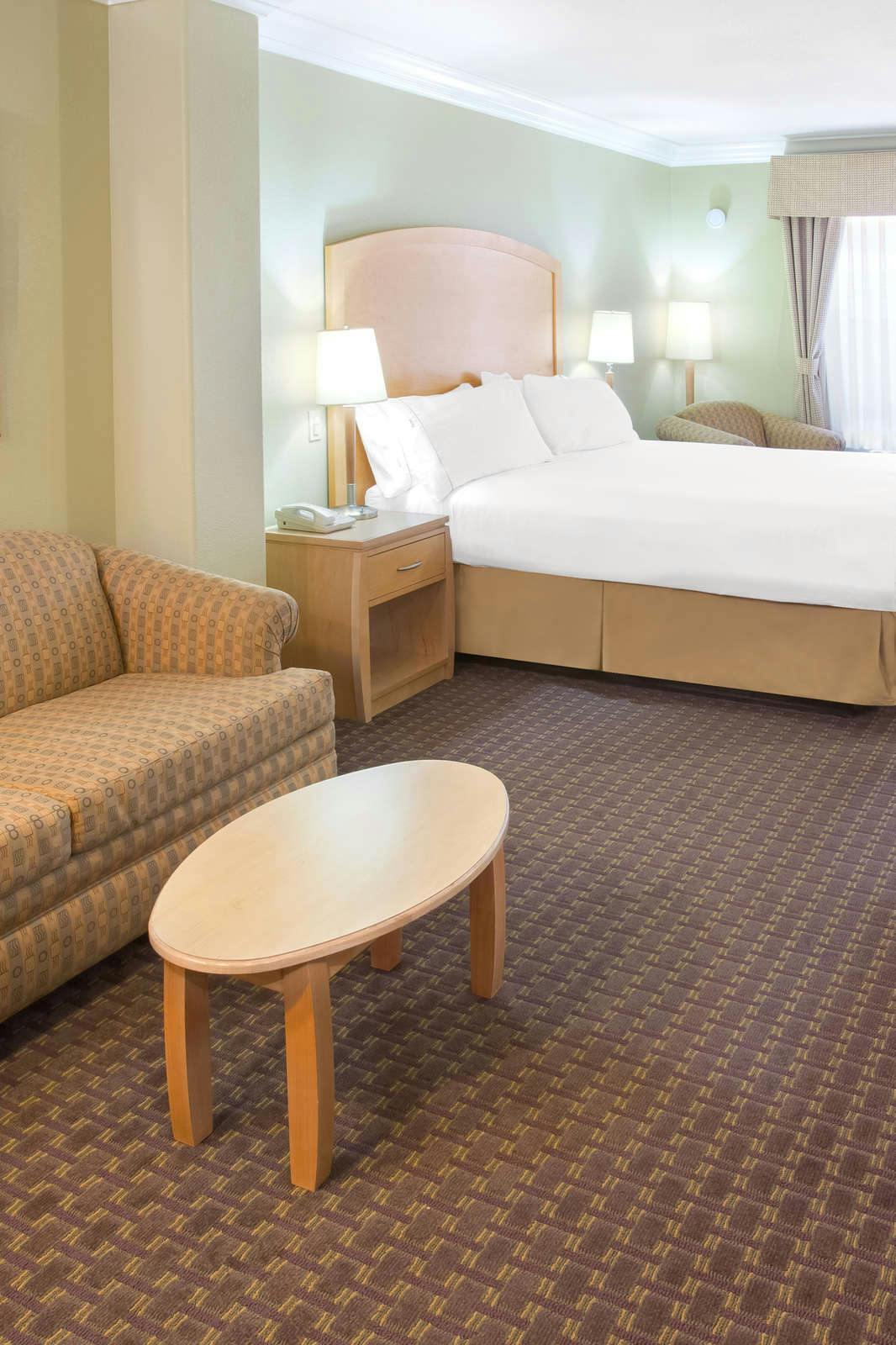 Hotel Holiday Inn Express Hotel & Suites Vacaville photo 4