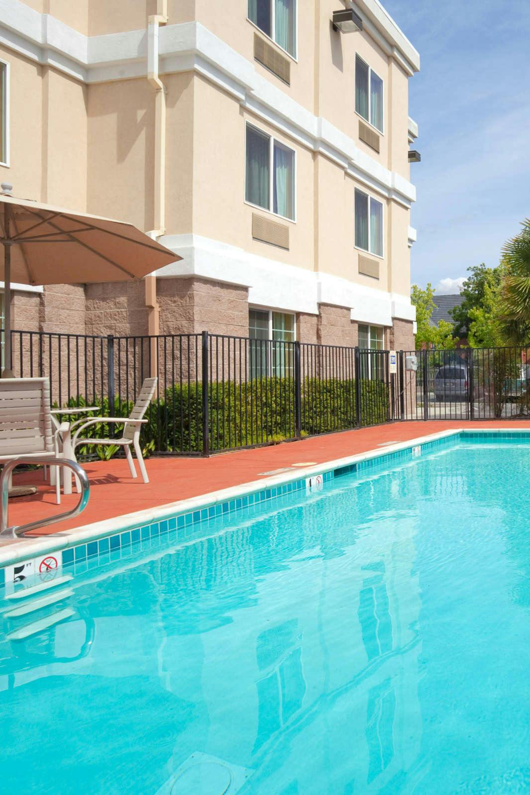 Hotel Holiday Inn Express Hotel & Suites Livermore photo 1