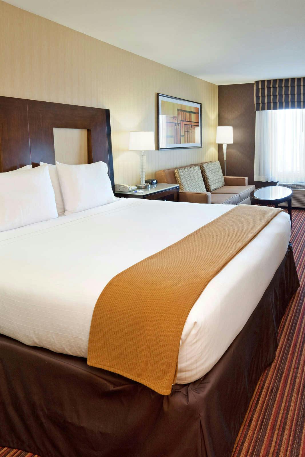 Hotel Holiday Inn Express Belmont photo 1