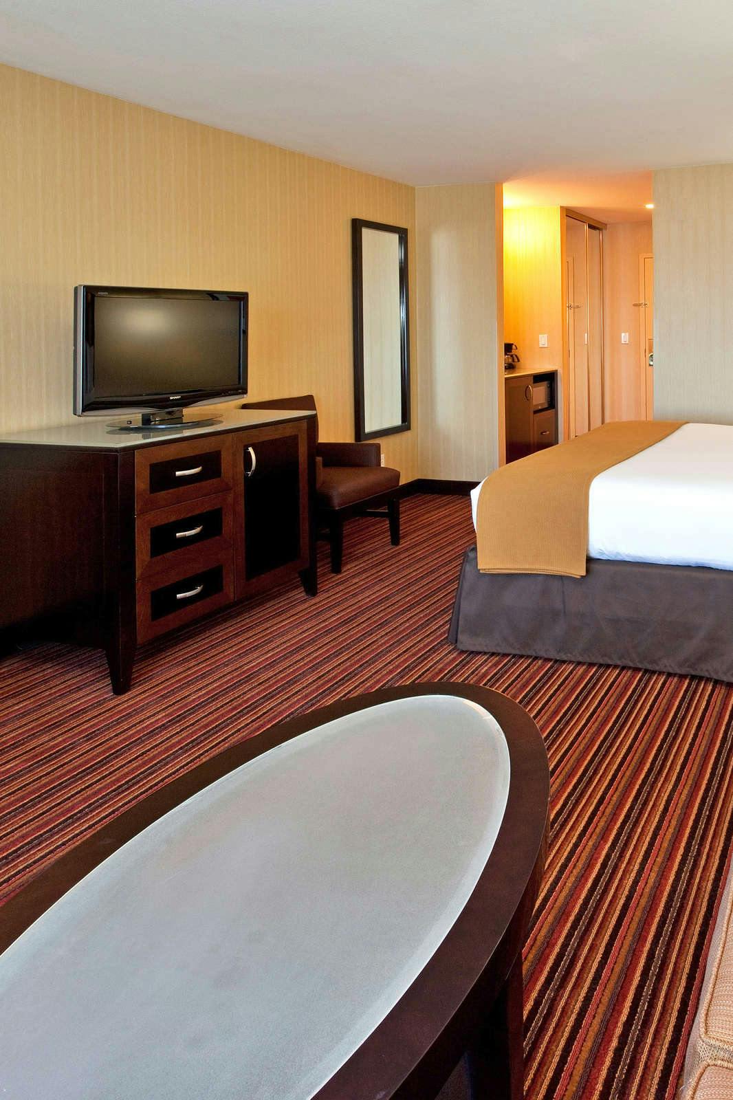 Hotel Holiday Inn Express Belmont photo 3