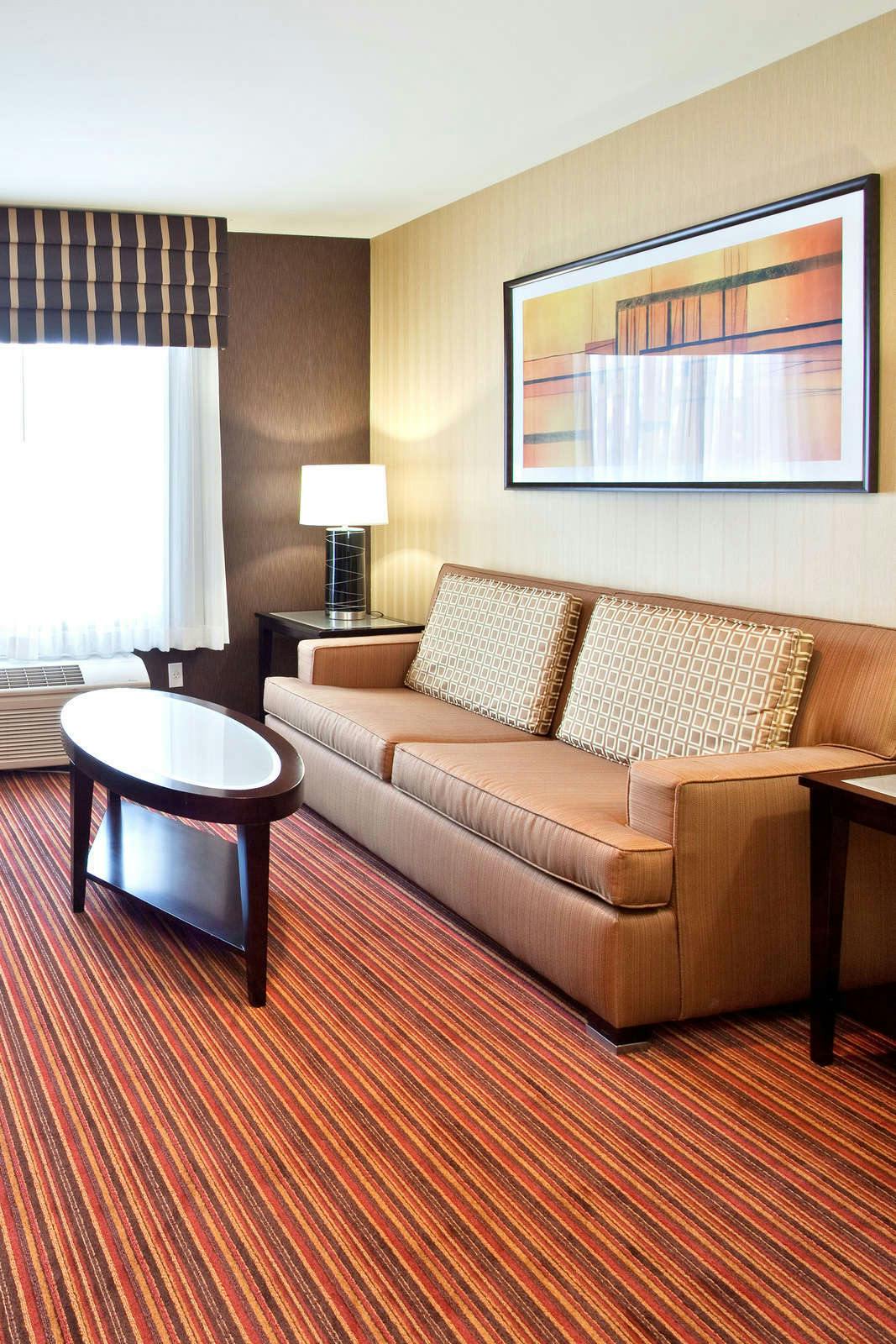 Hotel Holiday Inn Express Belmont photo 4