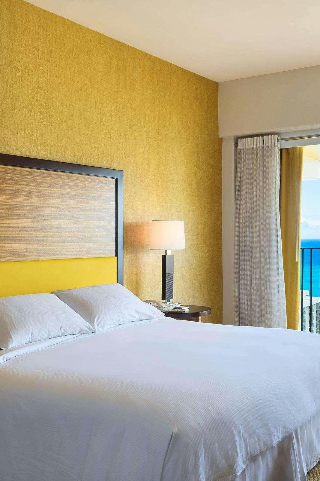 Hotel Hilton Waikiki Beach Resort & Spa photo 1