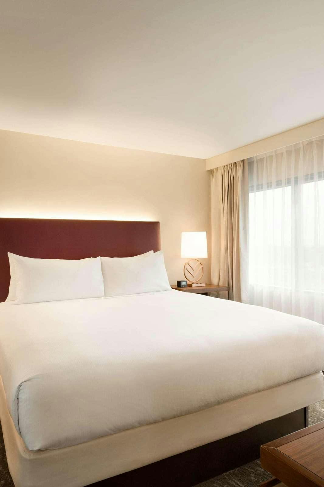 Hotel Embassy Suites by Hilton Phoenix Downtown North photo 1