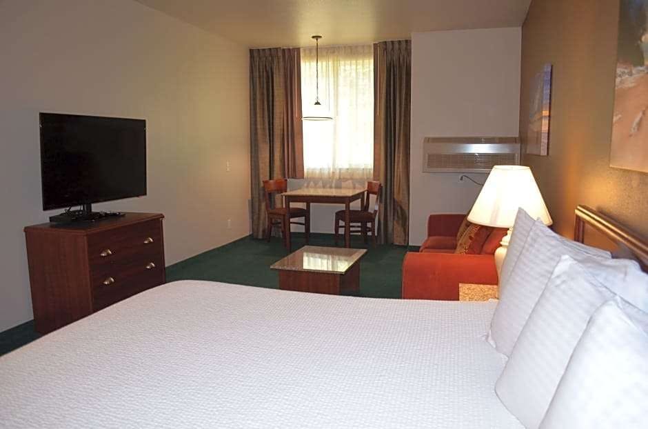 Hotel The Ashley Inn & Suites photo 1