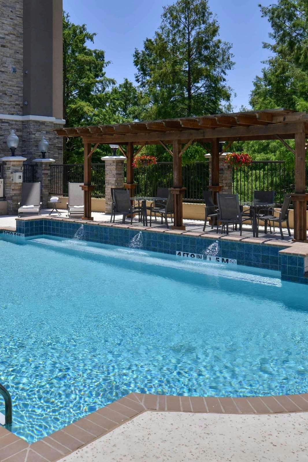 Hotel Hampton Inn & Suites Dallas Market Center photo 2