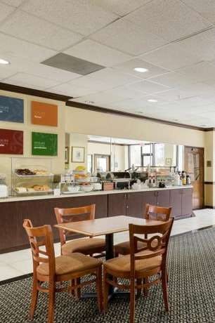 Hotel Comfort Suites Houston IAH Airport - Beltway 8 photo 3