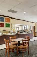 Hotel Comfort Suites Houston IAH Airport - Beltway 8 photo 3