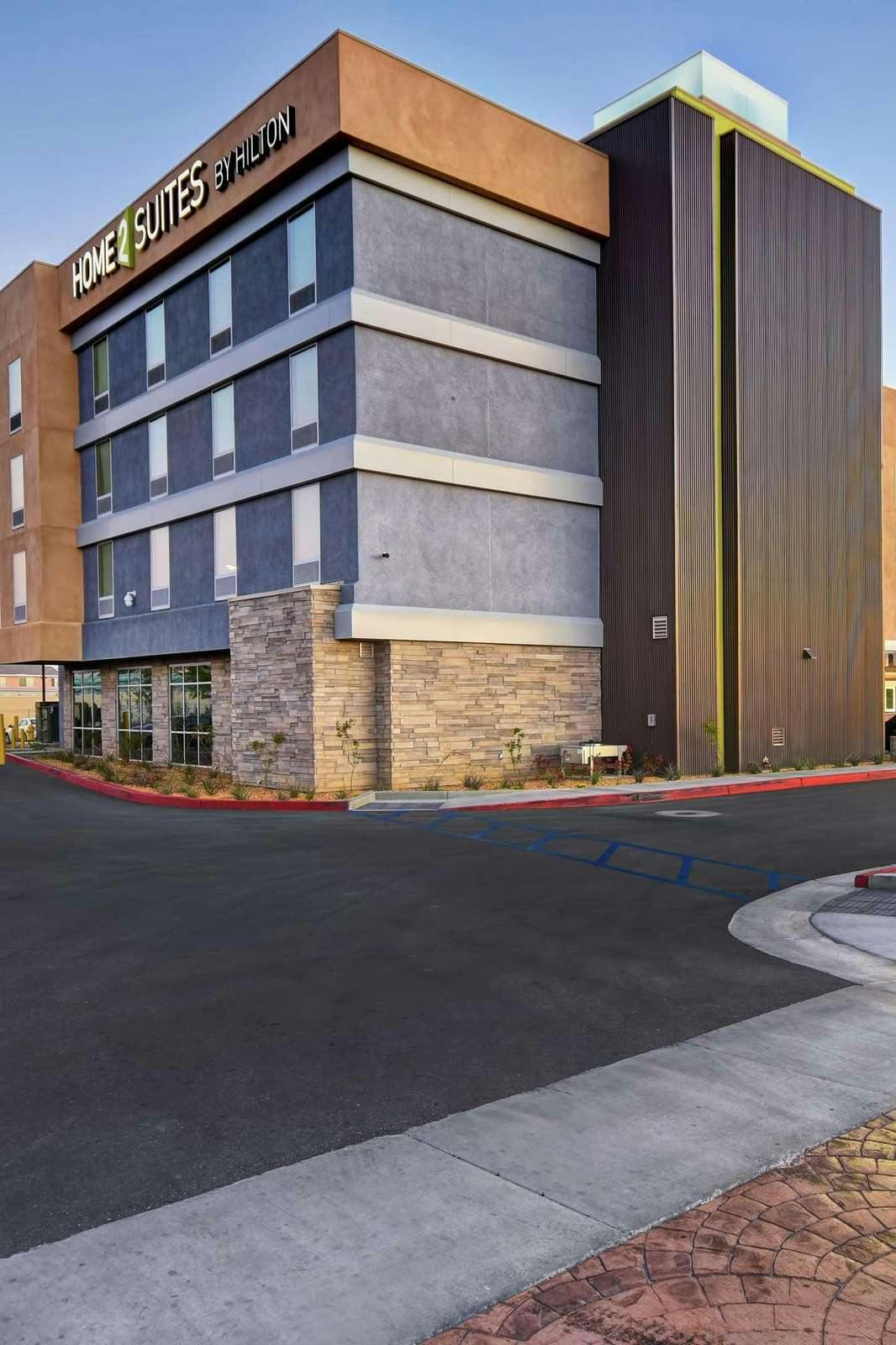 Hotel Home2 Suites by Hilton Victorville, CA photo 4