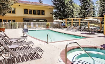La Quinta Inn & Suites by Wyndham Oakland - Hayward