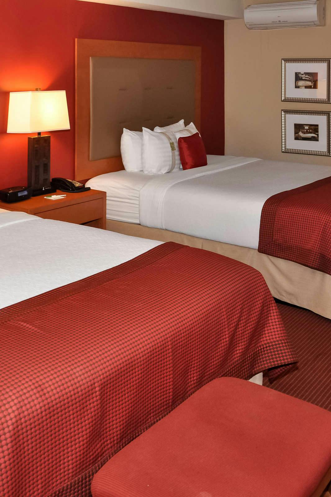 Hotel Holiday Inn Hotel & Suites Oakland Airport photo 1