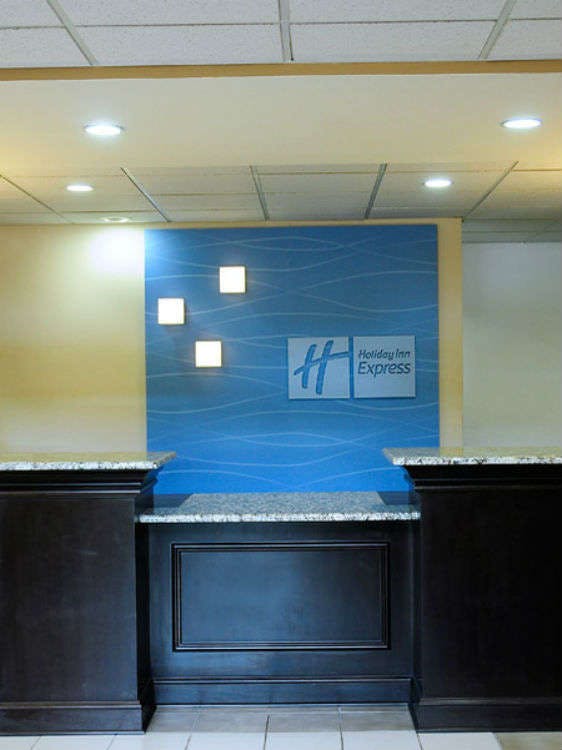 Hotel Holiday Inn Express Hotel & Suites Delafield photo 3