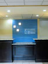 Hotel Holiday Inn Express Hotel & Suites Delafield photo 3