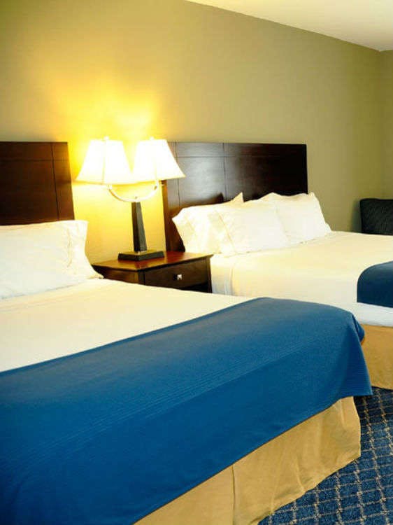 Hotel Holiday Inn Express Hotel & Suites Delafield photo 2