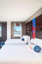 Hotel Aloft Boston Seaport photo 2