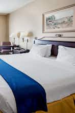 Hotel Holiday Inn Express Hotel & Suites Marina - State Beach photo 1