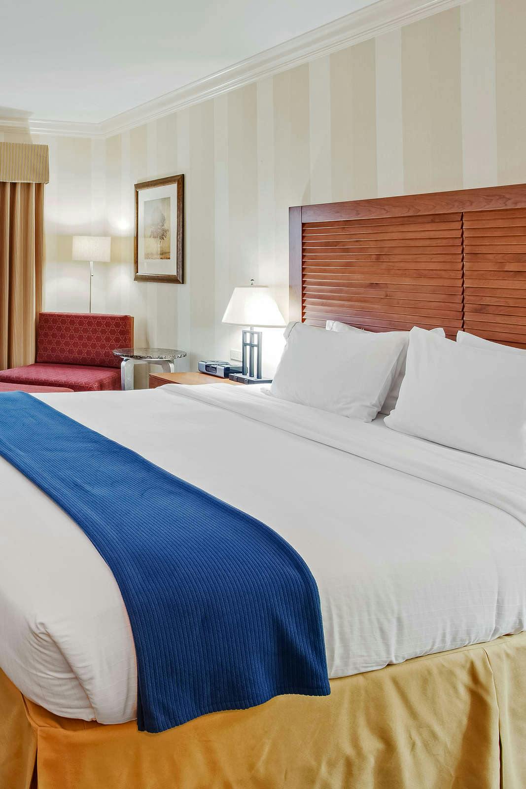 Hotel Holiday Inn Express & Suites Santa Cruz photo 1