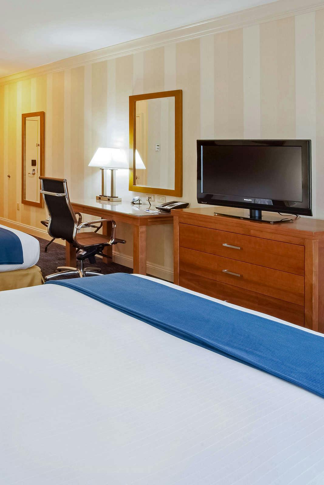 Hotel Holiday Inn Express & Suites Santa Cruz photo 2