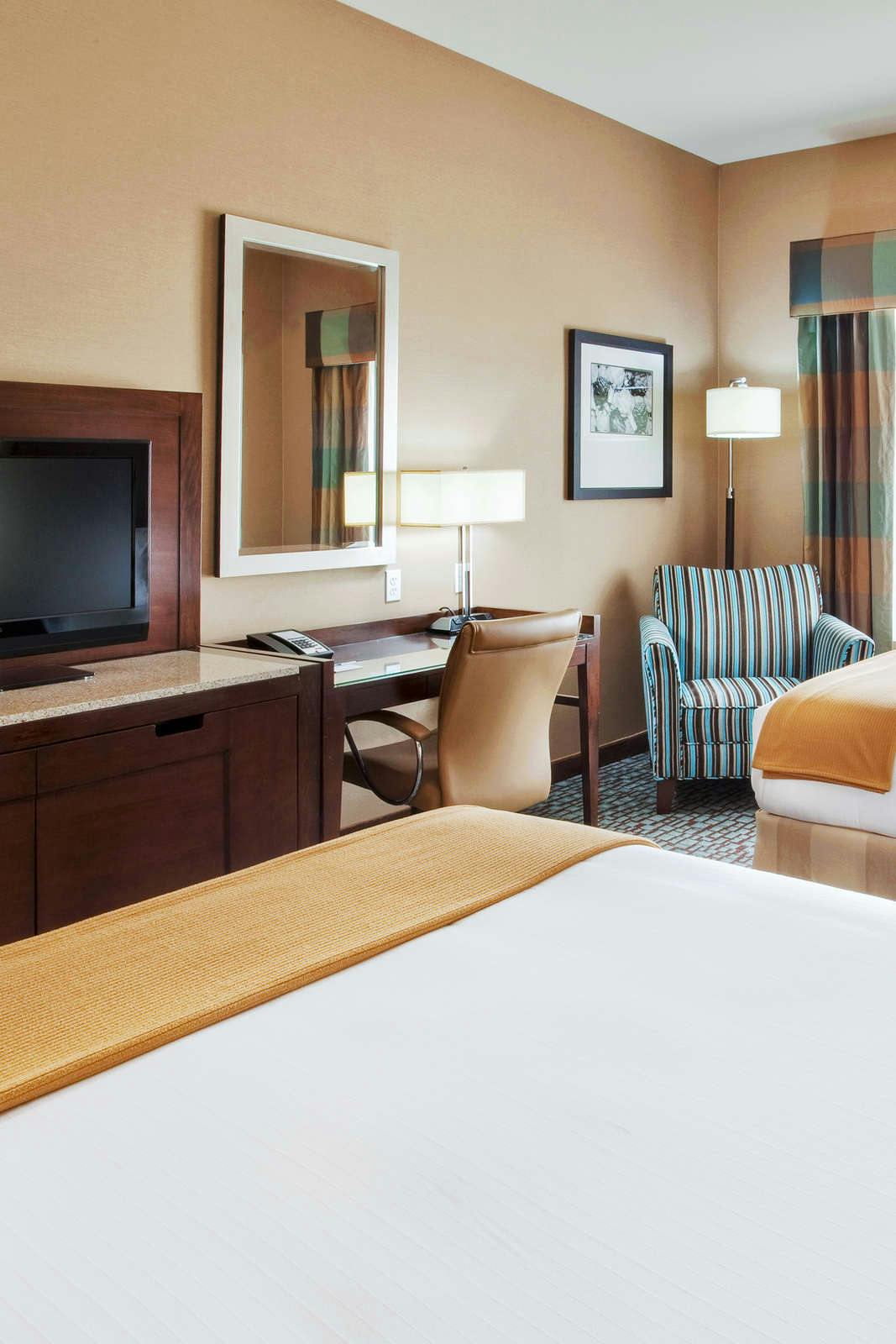 Hotel Holiday Inn Express Hotel & Suites Salinas photo 4