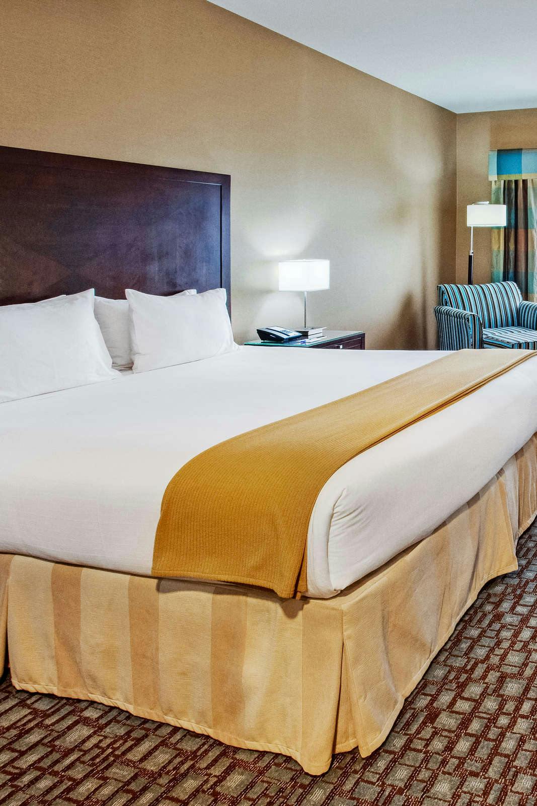 Hotel Holiday Inn Express Hotel & Suites Salinas photo 2