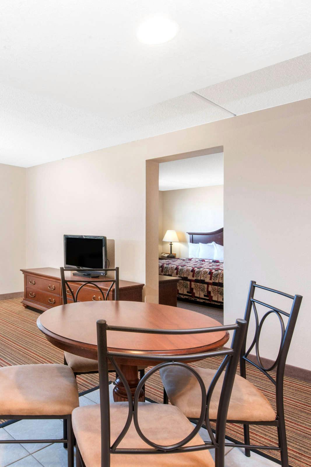 Hotel Knights Inn & Suites Grand Forks photo 5