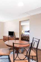 Hotel Knights Inn & Suites Grand Forks photo 5