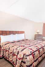 Hotel Knights Inn & Suites Grand Forks photo 3