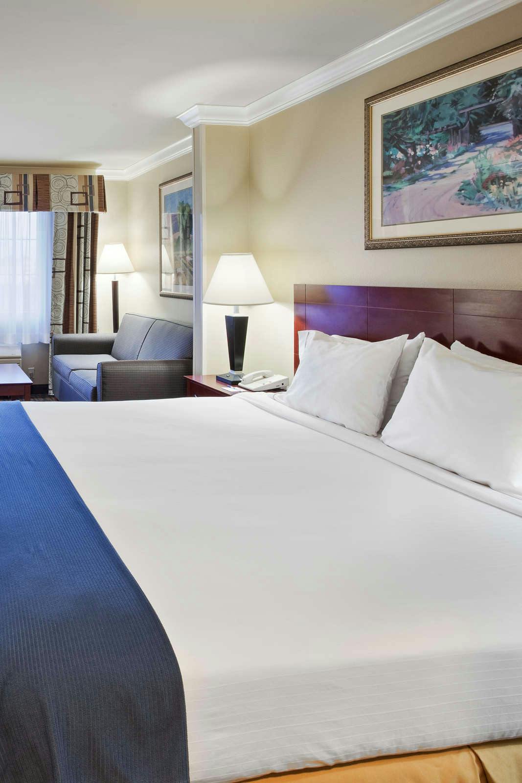 Hotel Holiday Inn Express Hotel & Suites Watsonville photo 1