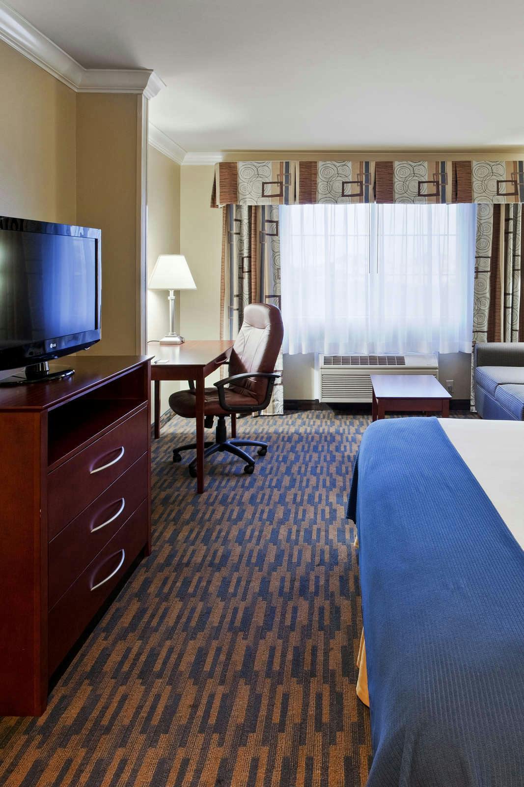 Hotel Holiday Inn Express Hotel & Suites Watsonville photo 2