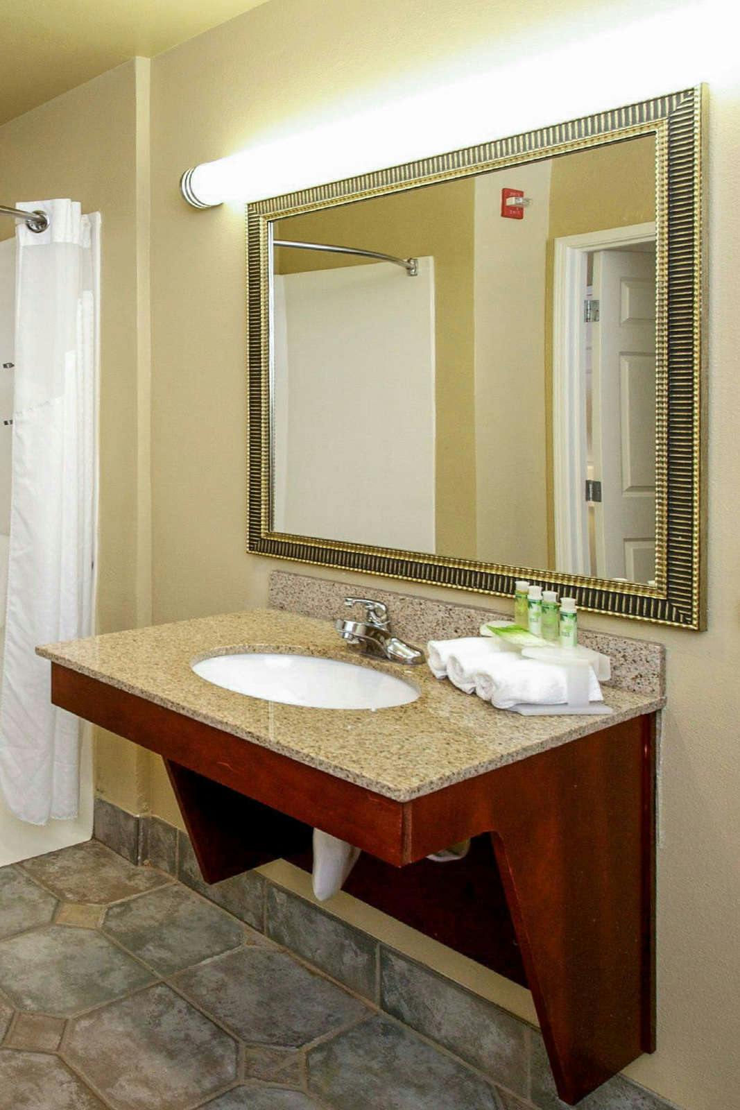 Hotel Holiday Inn Express Hotel & Suites Watsonville photo 3