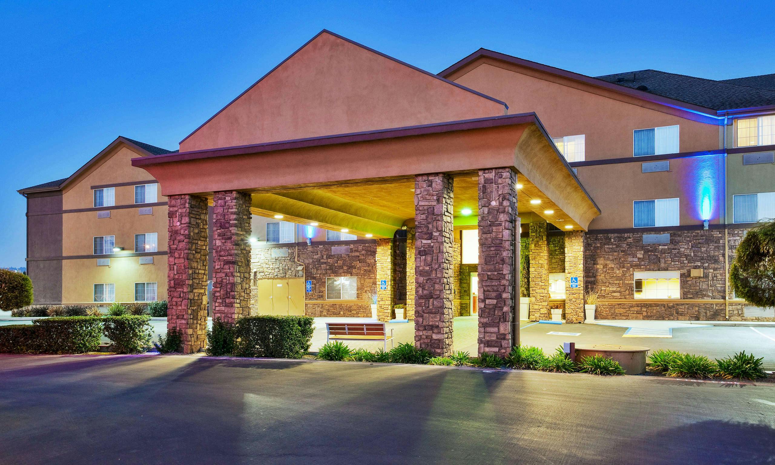 Holiday Inn Express Hotel & Suites Watsonville