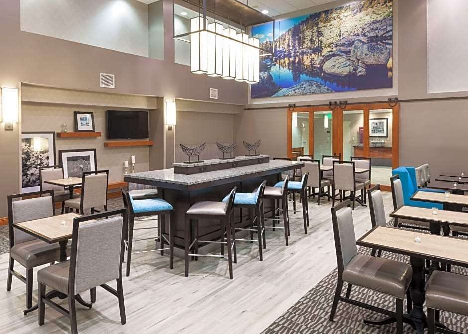 Hampton Inn & Suites Tulare