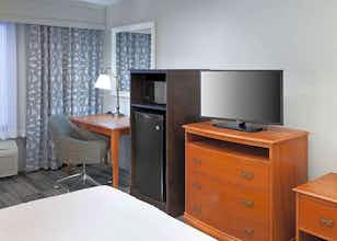 Hotel Hampton Inn & Suites Tulare photo 1