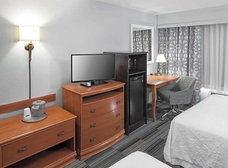 Hotel Hampton Inn & Suites Tulare photo 2