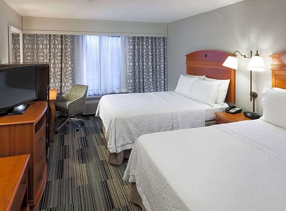 Hotel Hampton Inn & Suites Tulare photo 4