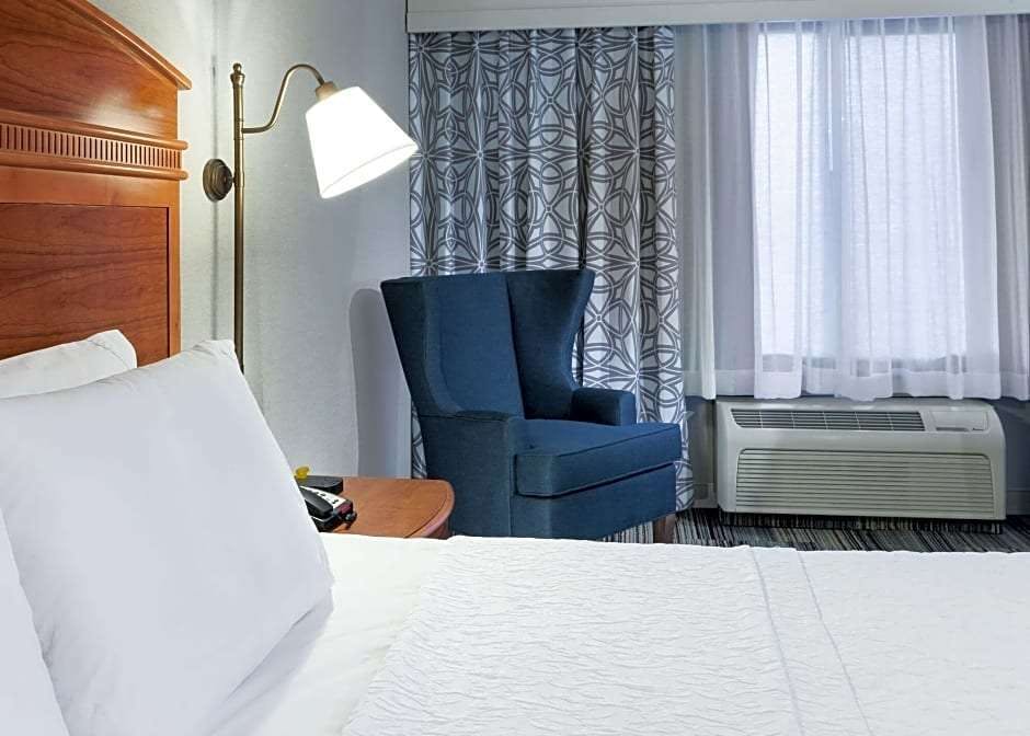 Hotel Hampton Inn & Suites Tulare photo 5