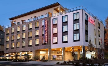 Hampton Inn and Suites Seattle/Renton