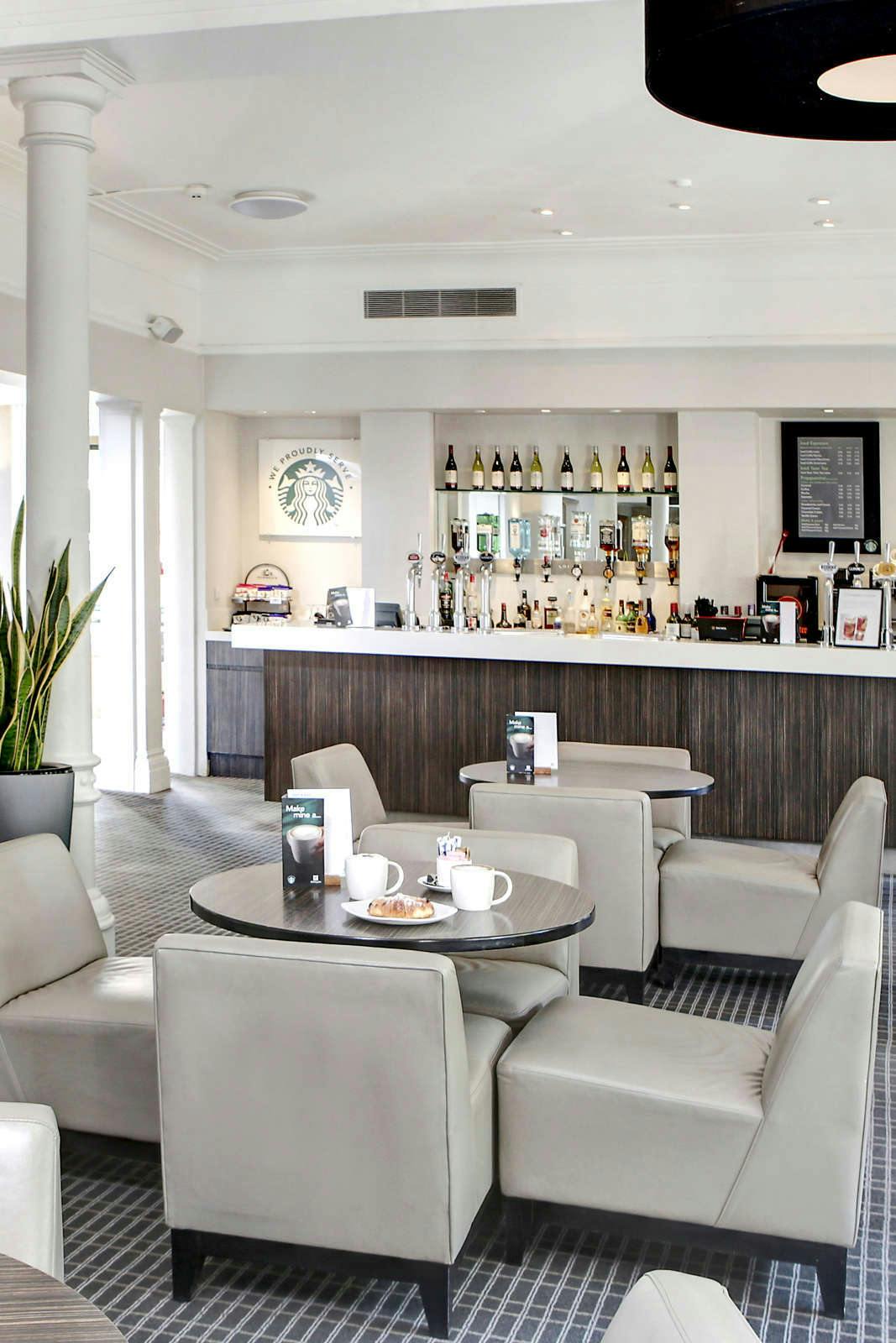 Hotel Holiday Inn Farnborough photo 1