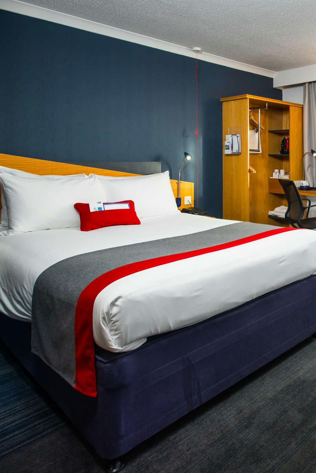 Hotel Holiday Inn Express Manchester - Salford Quays photo 1